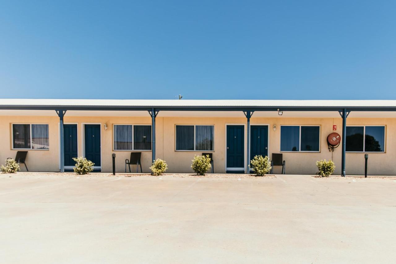 Outback Motel Mt Isa Mount Isa Exterior photo