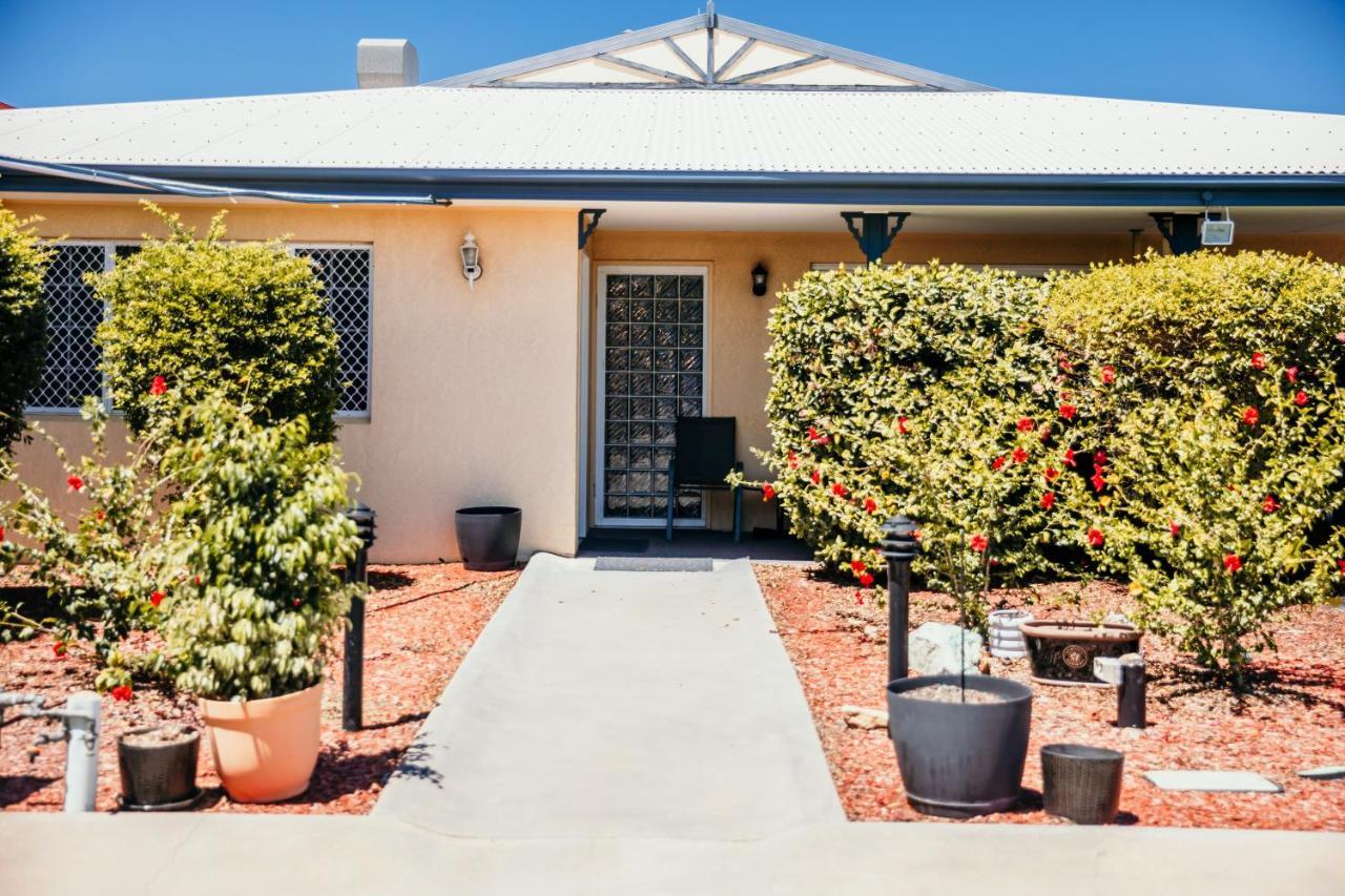 Outback Motel Mt Isa Mount Isa Exterior photo